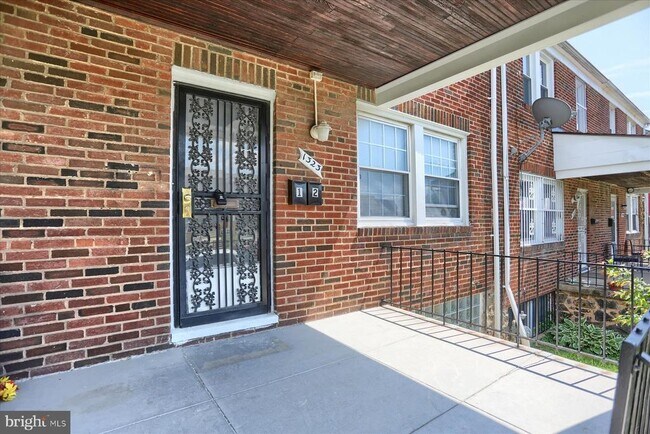 Foto del edificio - 1323 N Kenwood Ave