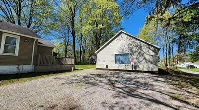 Building Photo - 830 Woodville Rd