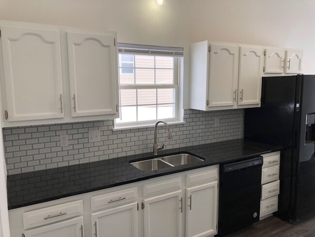 Building Photo - 3609-3611 Thornhill Circle W-OM