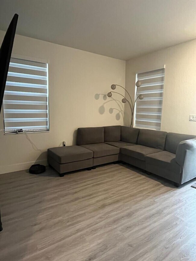 Building Photo - 4 bedroom in Miami Gardens FL 33169