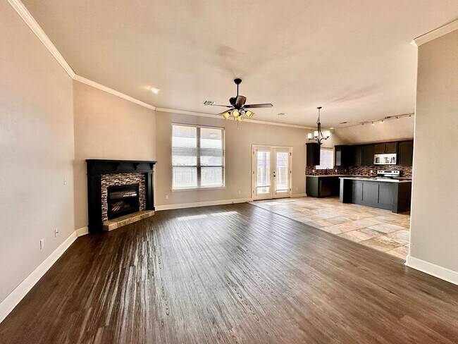 Foto del edificio - Modern 3-Bed, 2-Bath Home with Open Layout & Storm Shelter