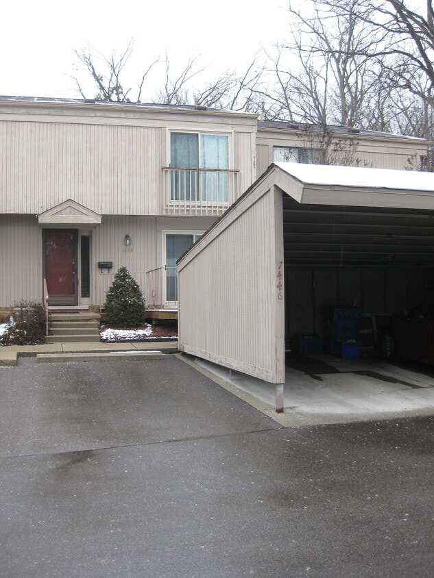Primary Photo - 1446 Oakbrook E Dr