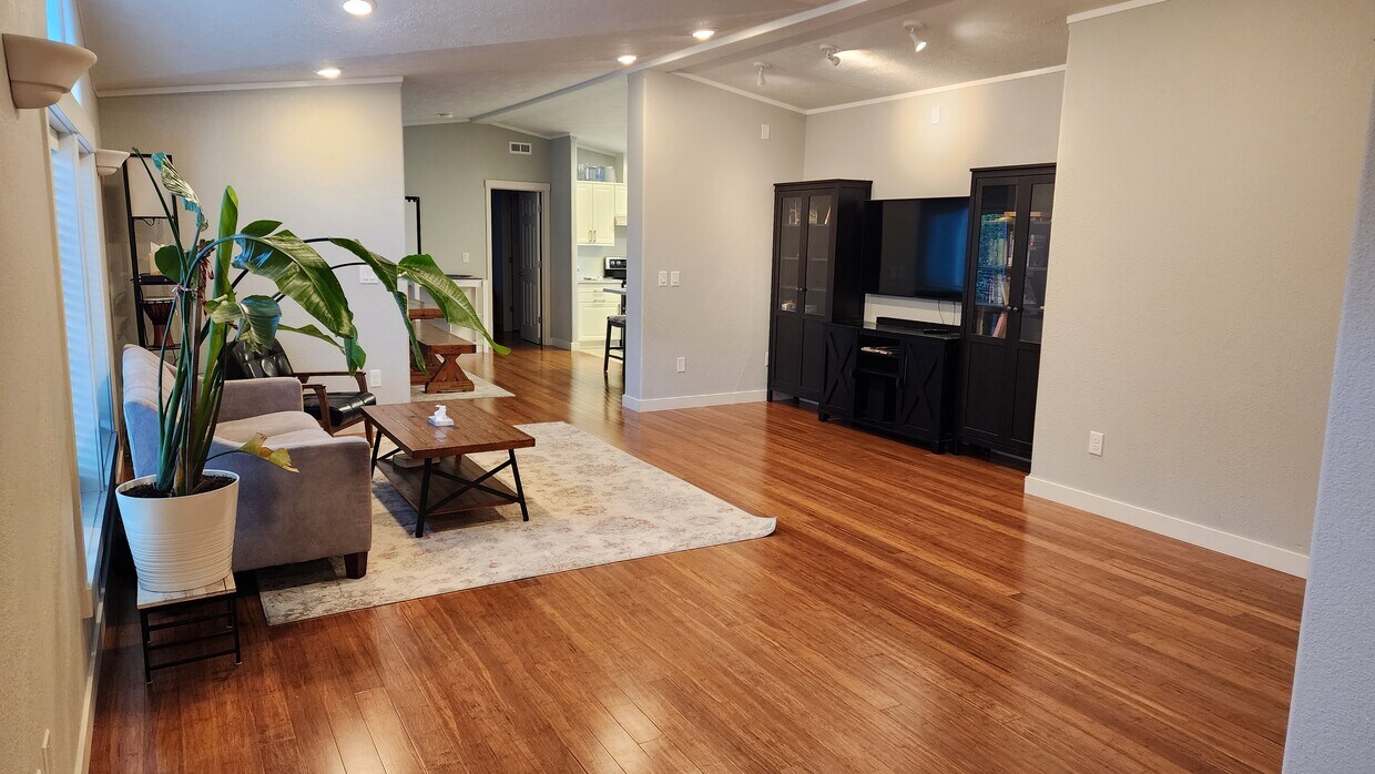 Foto principal - 5409 NE 49th St