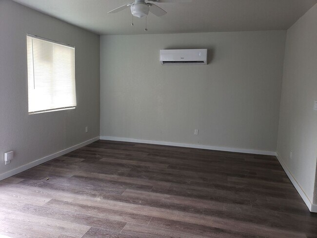 Foto del edificio - Available Soon!