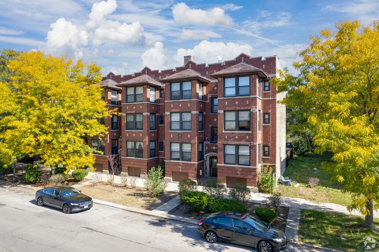 Foto principal - 6001 S Michigan Ave