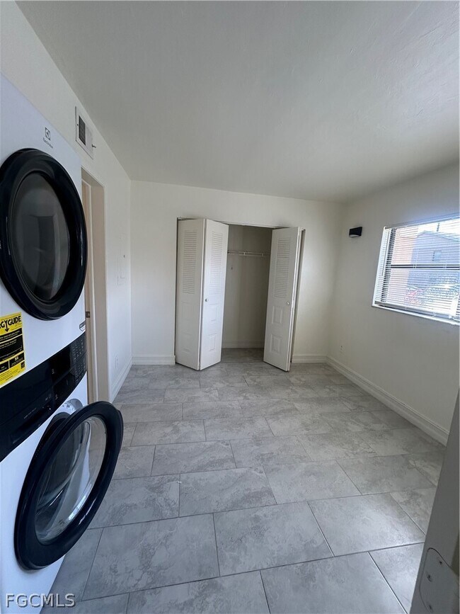 Foto del edificio - 5315 Summerlin Rd