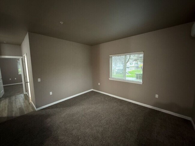 Building Photo - 4225 Hawthorne Ave NE