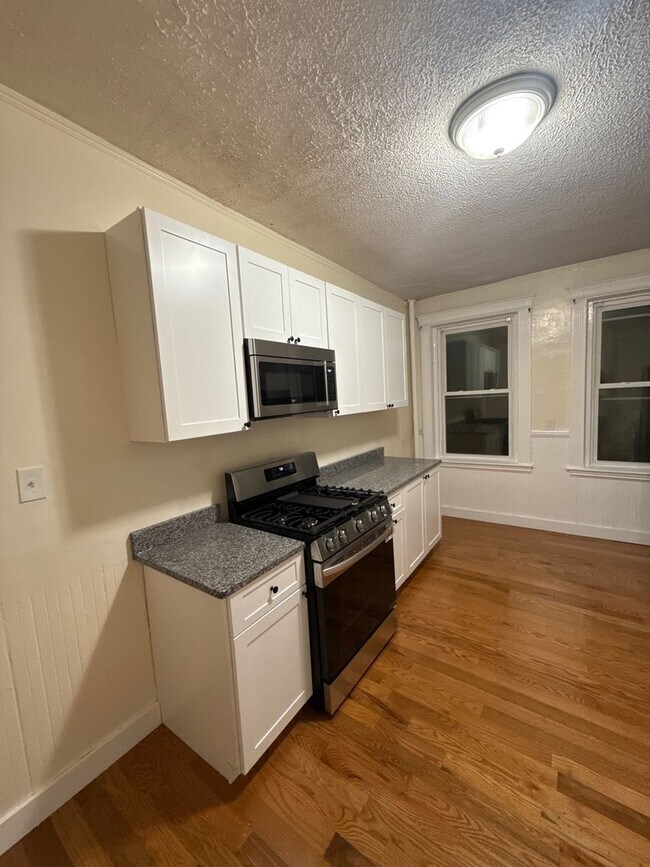 Foto del edificio - Avl NOW Huge 5BR/2BA w/renovated kitchen, ...