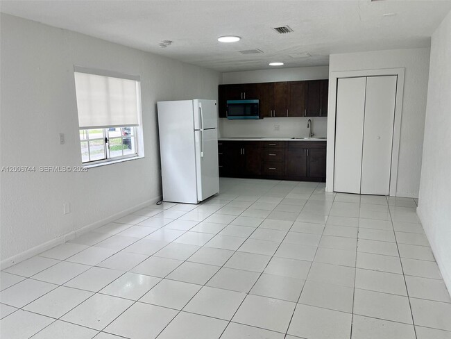 Building Photo - 15741 NW 40th Ct