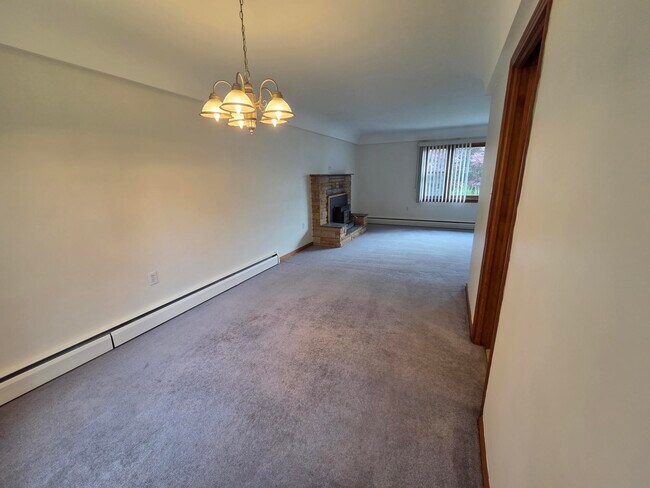 Building Photo - 208 Fischer Dr