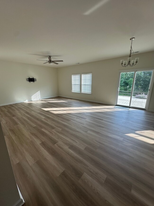 Building Photo - 423 Bassett Ln