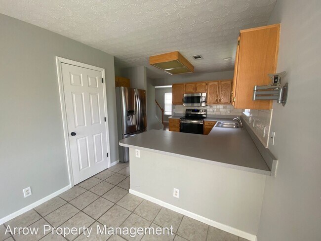 Building Photo - 4 br, 2.5 bath House - 2905 River Bend Drive