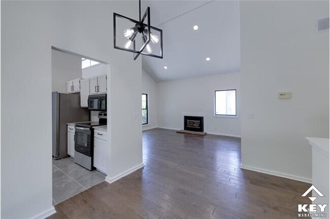 Building Photo - 6910 E Mainsgate St