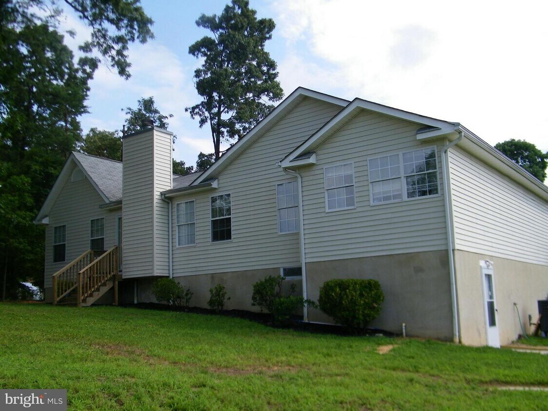 Primary Photo - 112 Clarence Ave