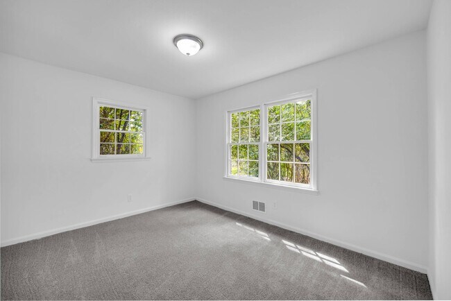 Foto del edificio - 1586 Kings Rd