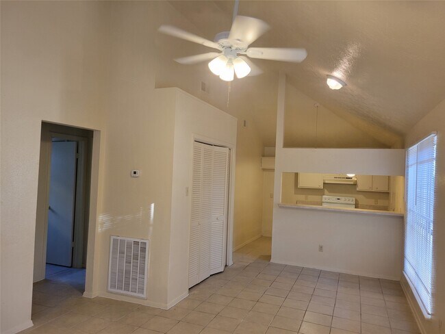 Foto del edificio - 15135 Kennedy Oaks St