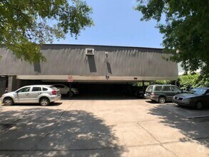 Building Photo - 502 W Alabama St