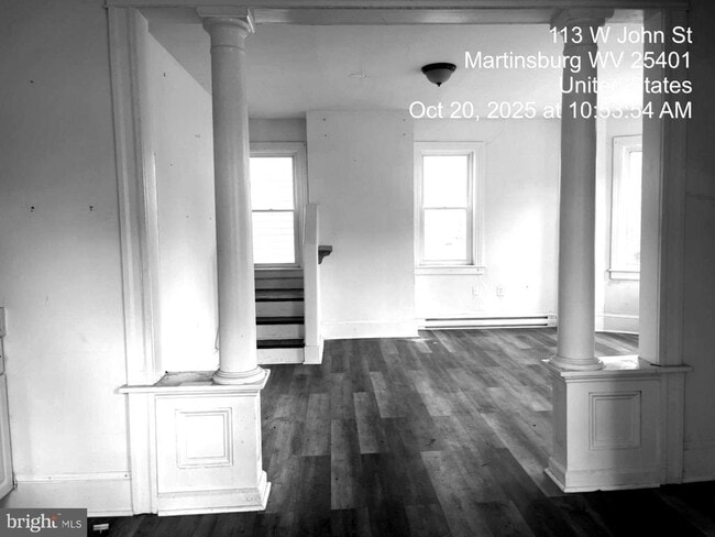 Foto del edificio - 113 W John St