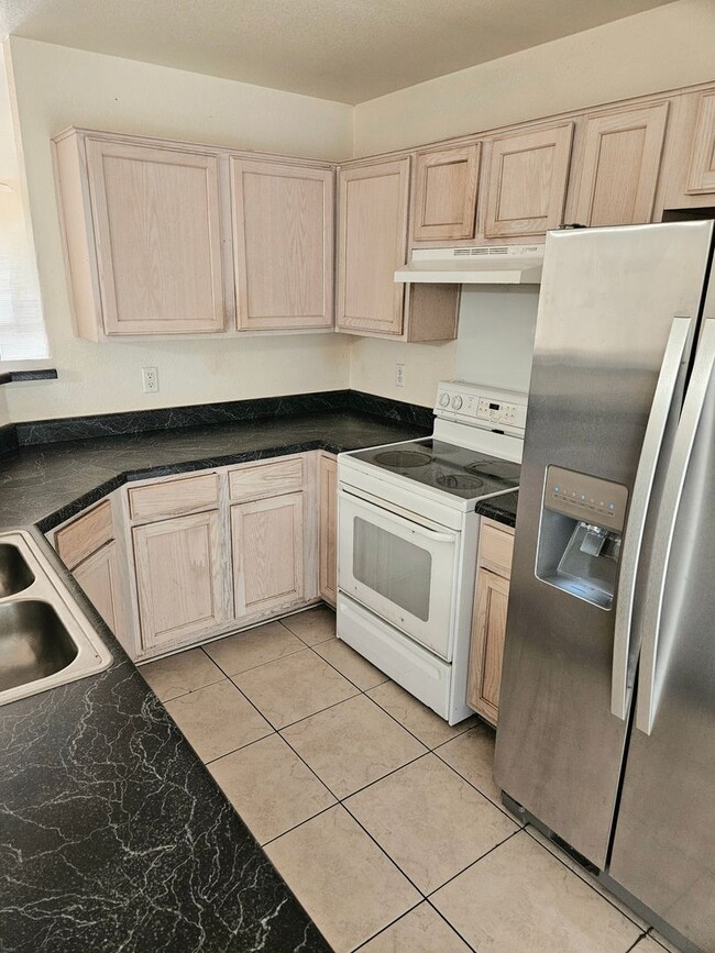 Building Photo - 1303 Fox Creek Dr