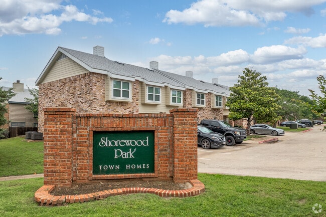 Building Photo - Shorewood Park Townhomes
