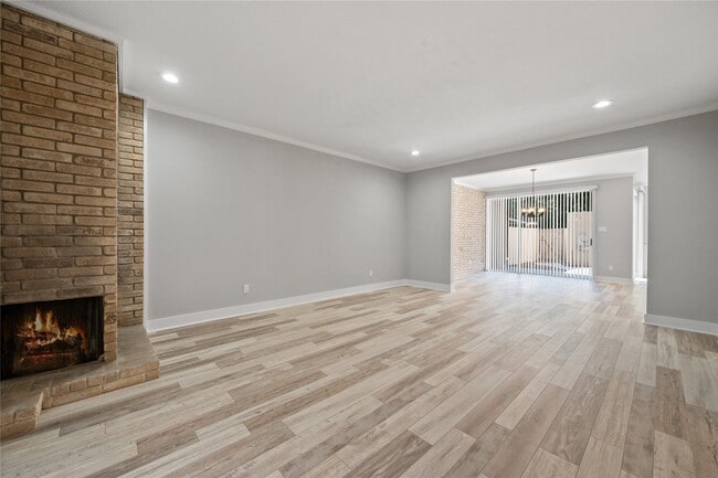 Building Photo - 2113 Lake Village Dr