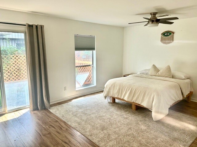 Foto del edificio - 3010 Commerce St