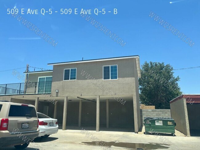 Building Photo - 509 E Ave Q-5