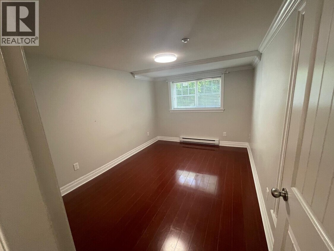 Photo du bâtiment - 4585 Commercial St