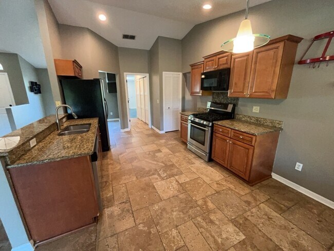 Building Photo - 15908 Lake Orienta Ct