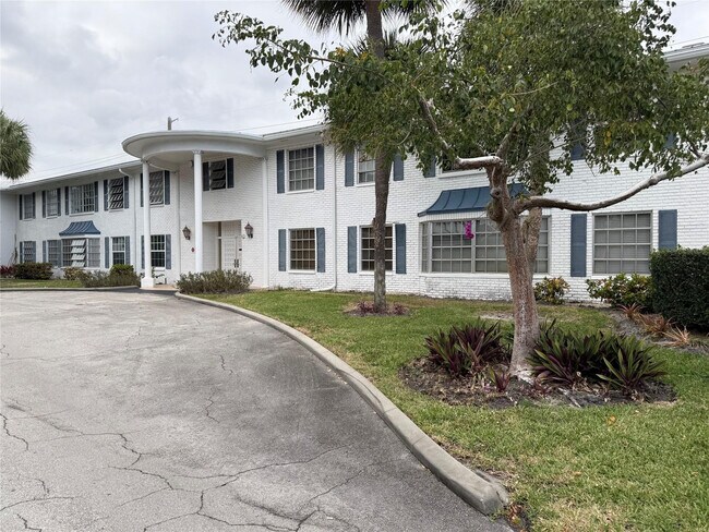 Foto del edificio - 2161 NE 68th St