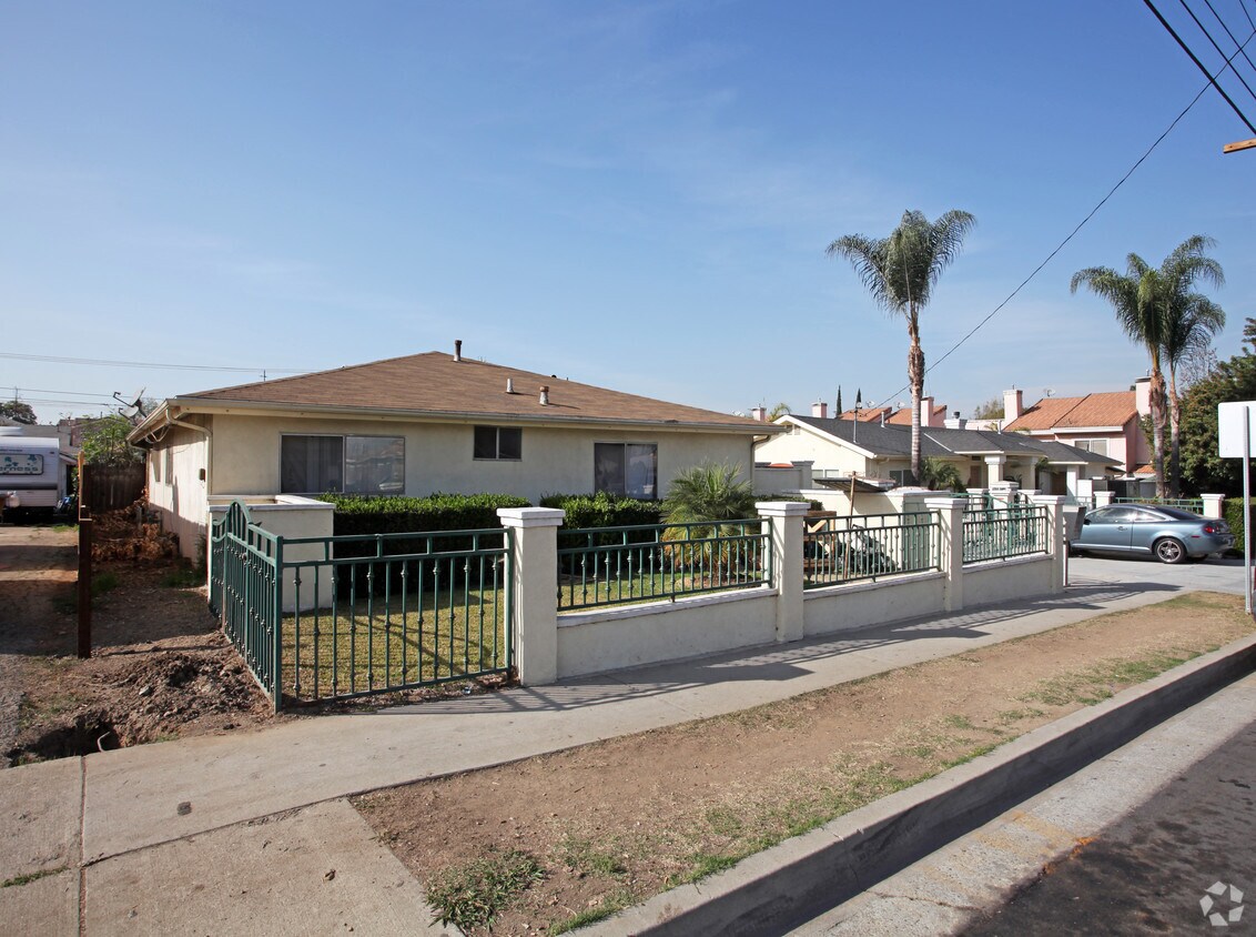 Foto del edificio - 715-725 N Del Valle Ave