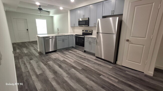 Building Photo - ***PRICE REDUCTION*** Now Leasing – 3 Bedroom / 2 Bathroom Luxury Apartments