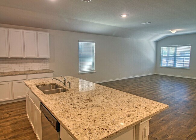 Foto del edificio - Spacious 4/2 located in Langdon Subdivision