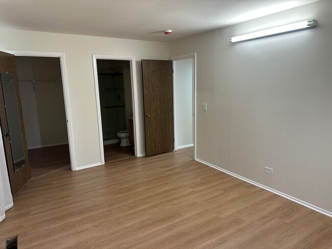 Building Photo - 1418 7 Pines Rd