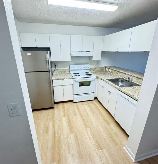 Foto del edificio - 9878 Nob Hill Ln