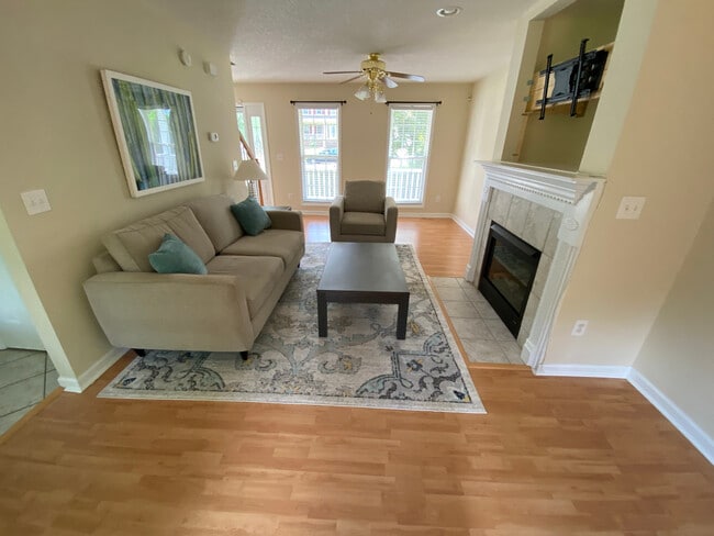 Building Photo - Room in Single Family Home on Ujamaa Dr