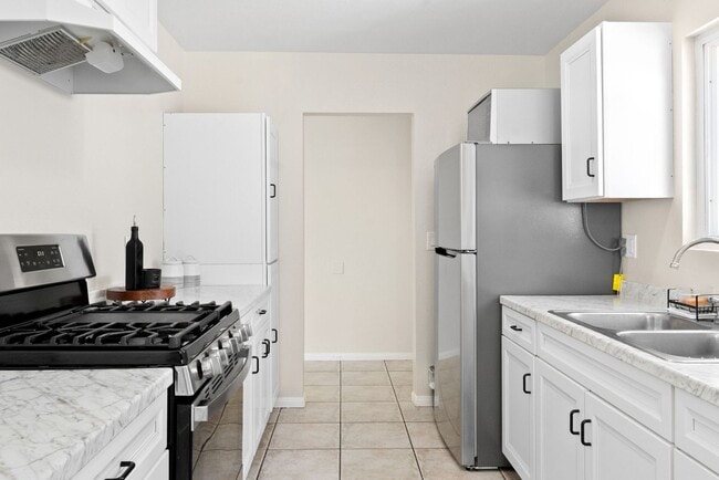 Building Photo - 3 BR / 2 BA 1152 Sq ft. Chula Vista / Priv...