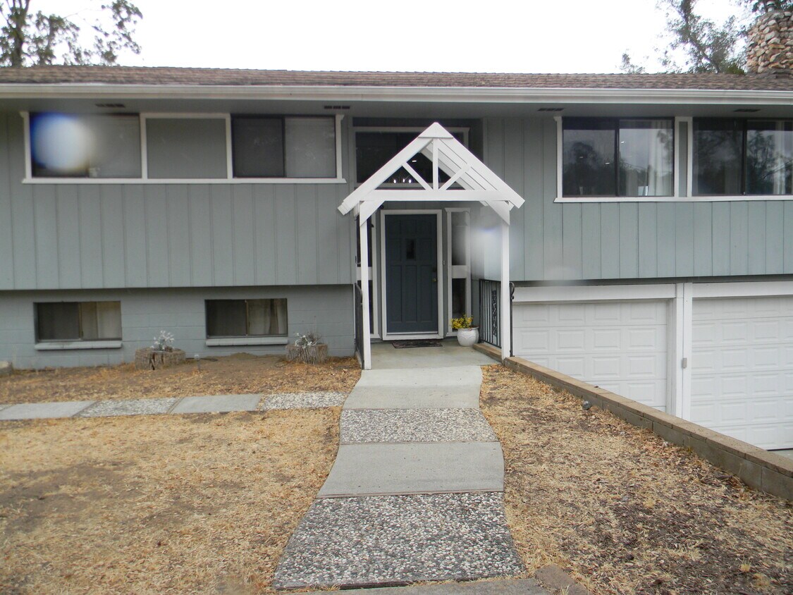 Primary Photo - 41933 Lilley Mountain Dr