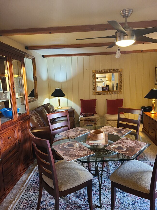 Foto del edificio - 13922 Hemlock Dr