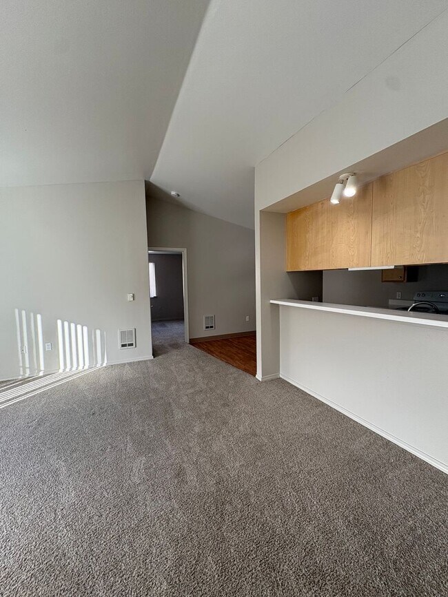 Foto del edificio - SUMMER DEALS— ?Apply same day of tour get $99 security deposit and ONE MONTH FREE