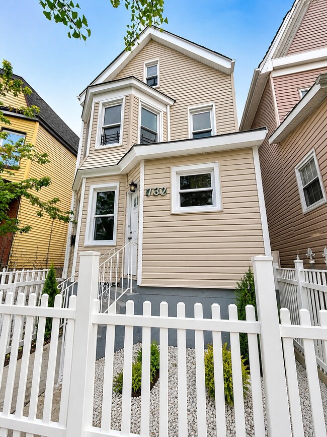 EXTERIOR - MAIN - 732 S 15th St