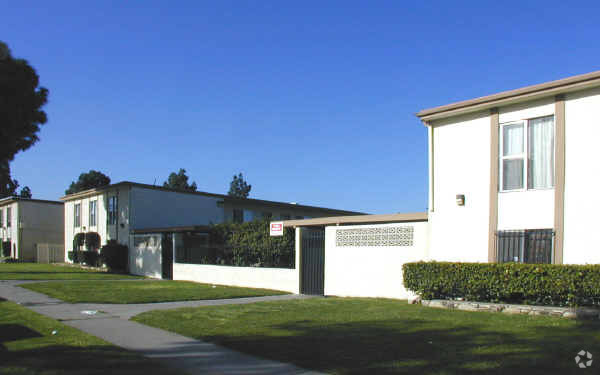 Building Photo - 1215-1221 N Dresden Pl