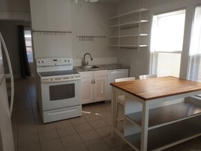 Building Photo - 92 Thorpe St