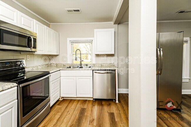 Foto del edificio - 215 S Pinchback Ave