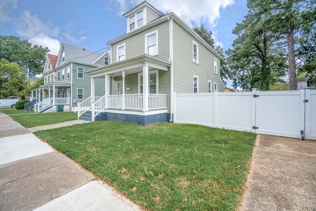 Photo - 846 W 41st St House