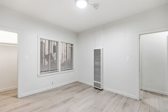 Foto del edificio - 5251 Main St