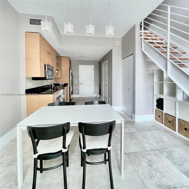 Foto del edificio - 1 br, 1.5 bath Condo - 60 SW 13th St Apt 2002