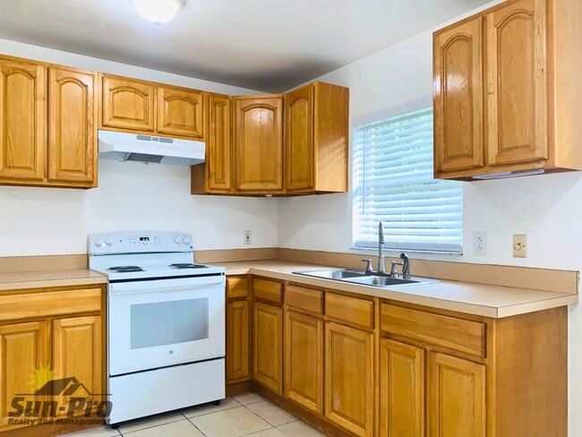 Foto del edificio - 1965 Nelson Ave