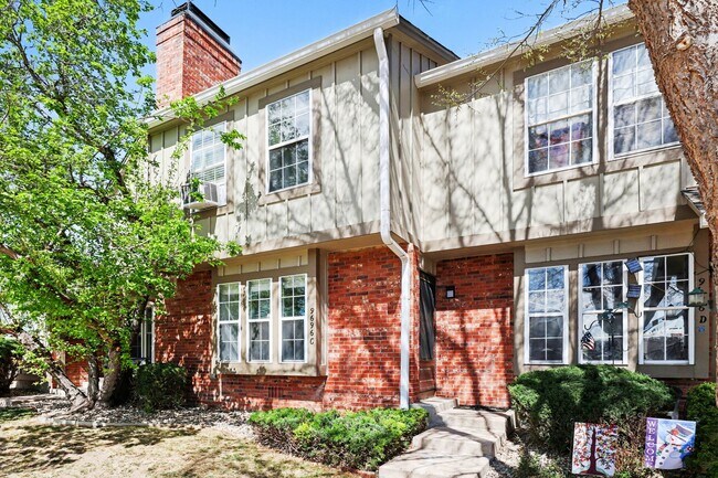 Foto del edificio - 9696 W Chatfield Ave