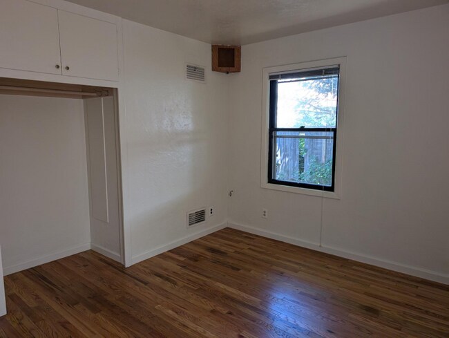 Foto del edificio - 2055 NW Beca Ave